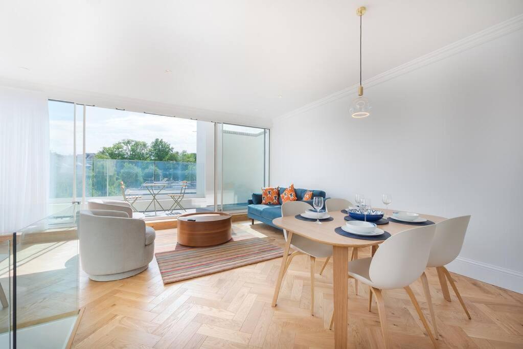 Stunning Two Bed Apartment Rh8 Лондон Экстерьер фото